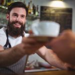 camarero-que-sirve-taza-cafe-cliente_1170-628