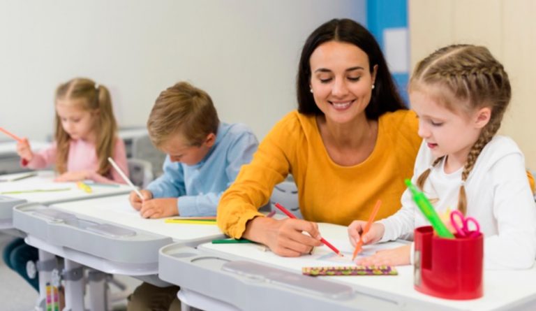 se busca maestro educación infantil Jerez TV 2021