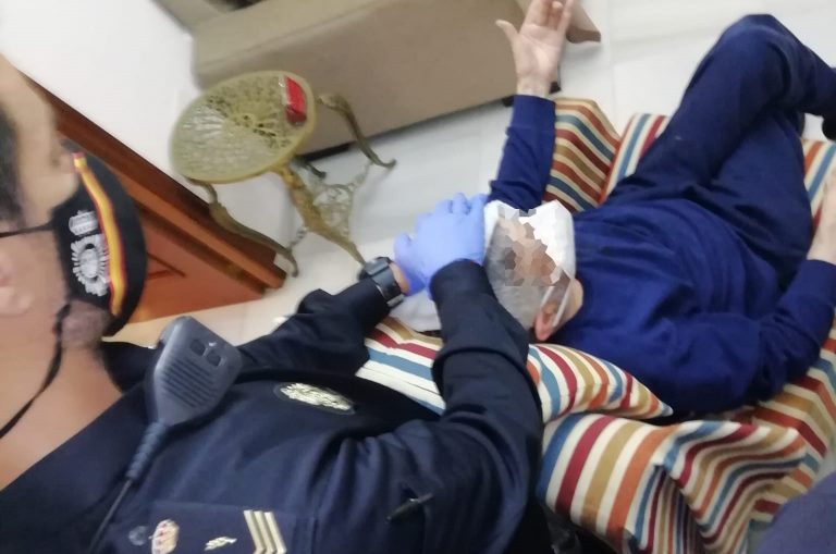 Jerez TV Policía Nacional Auxilia a un anciano