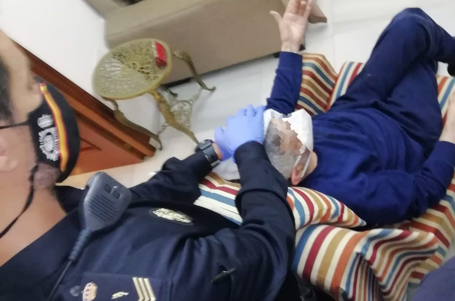 Jerez TV Policía Nacional Auxilia a un anciano