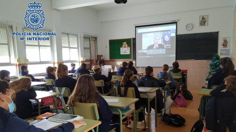 Policía Nacional charla colegios (2)