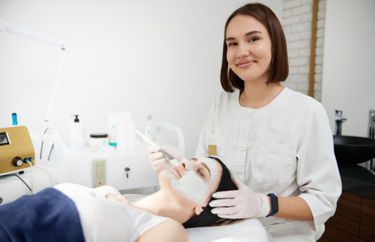 Jerez TV empleo Sadhú Clinics