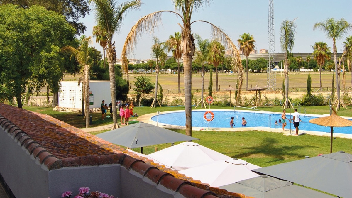 Jerez TV Racket Club Chapín piscina