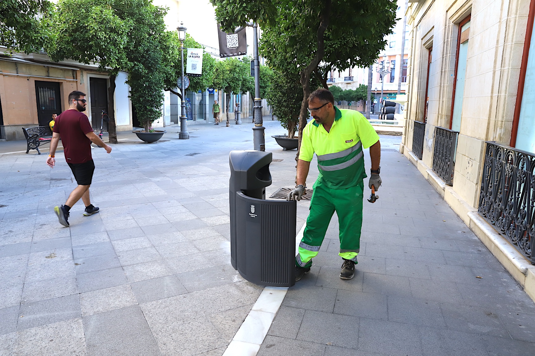 JEREZ TV 2025 Papeleras_en_calle_Larga_3