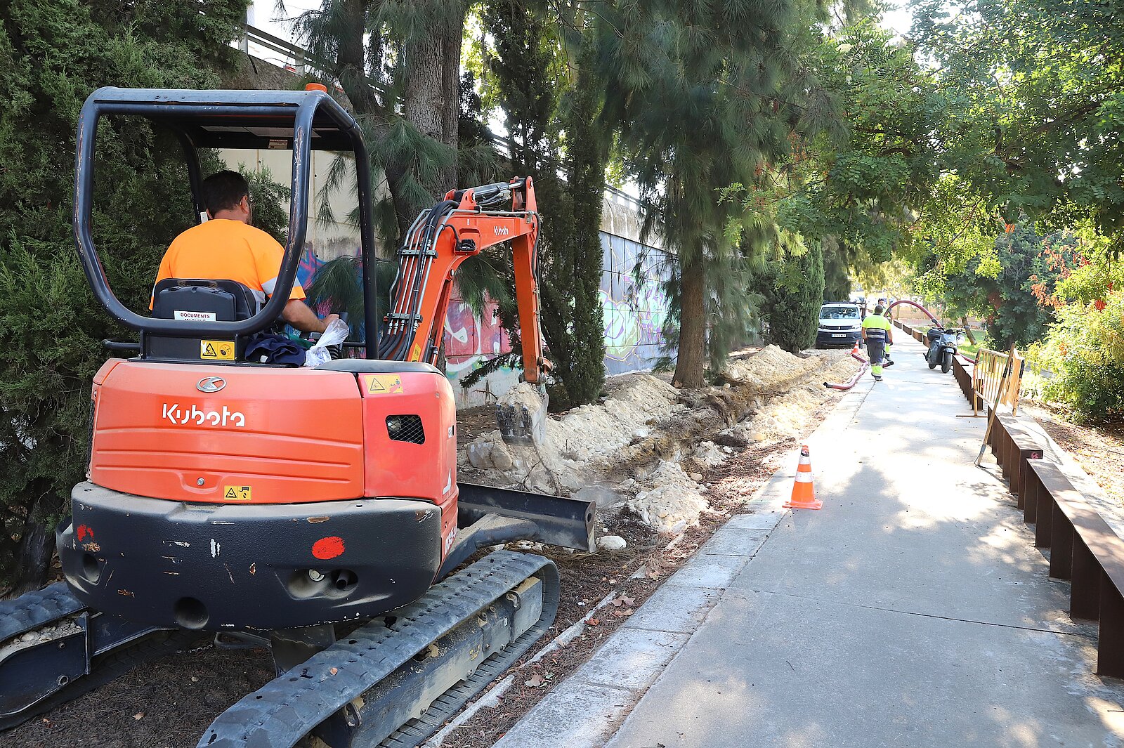Jerez TV Retroexcavadora_en_Parque_de_Picaduenas_4