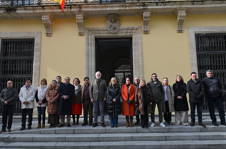 JEREZ TELEVISION Minuto de silencio por accidente ferroviario Adamuz 2026
