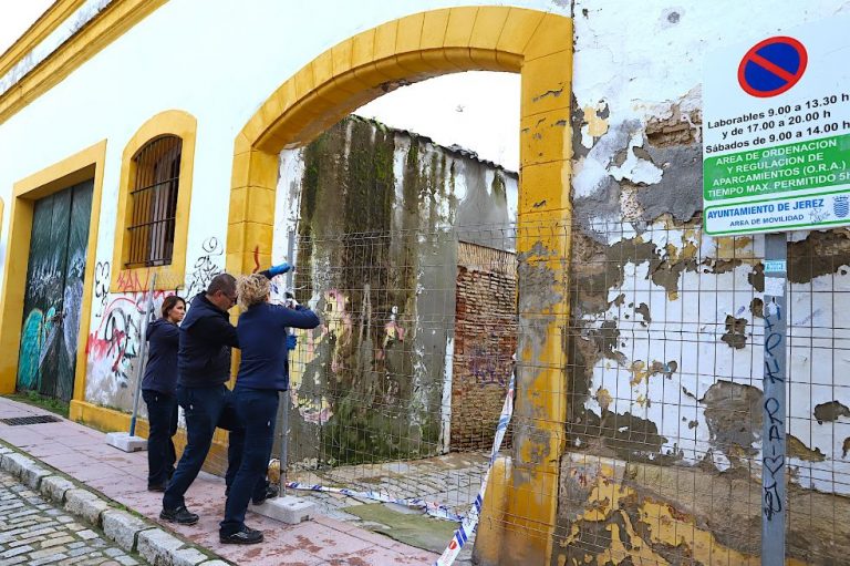 JEREZ TV Cede un muro calle Pajarete 2026 (dentro)