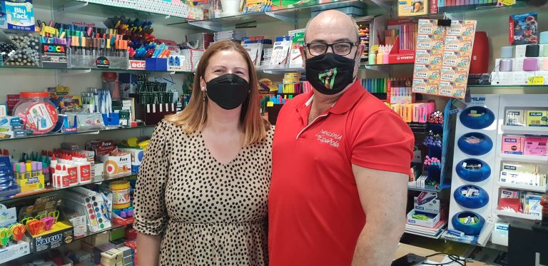 María y Diego de Papelería La Española