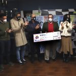 Jesus__Alba_Entrega_Donacion_Automovil_Club_Reyes_Magos