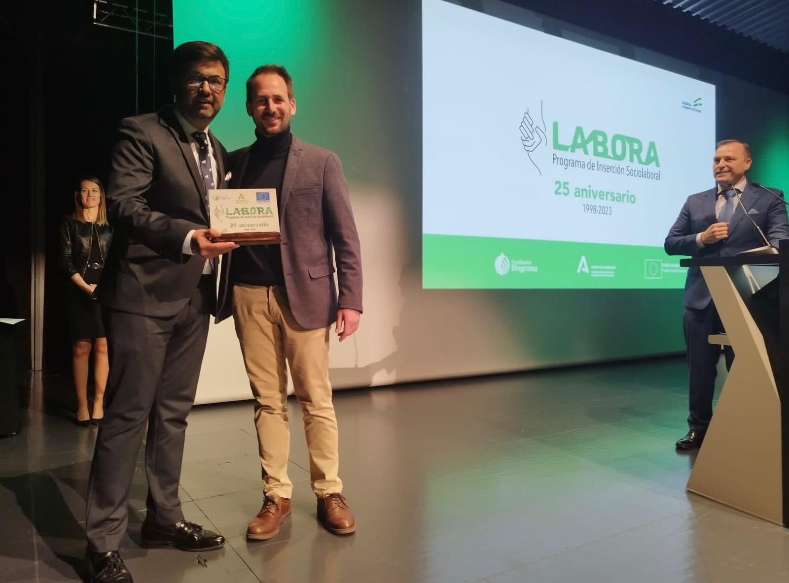 Alfredo Carrasco recibe un reconocimiento por su implicación en la