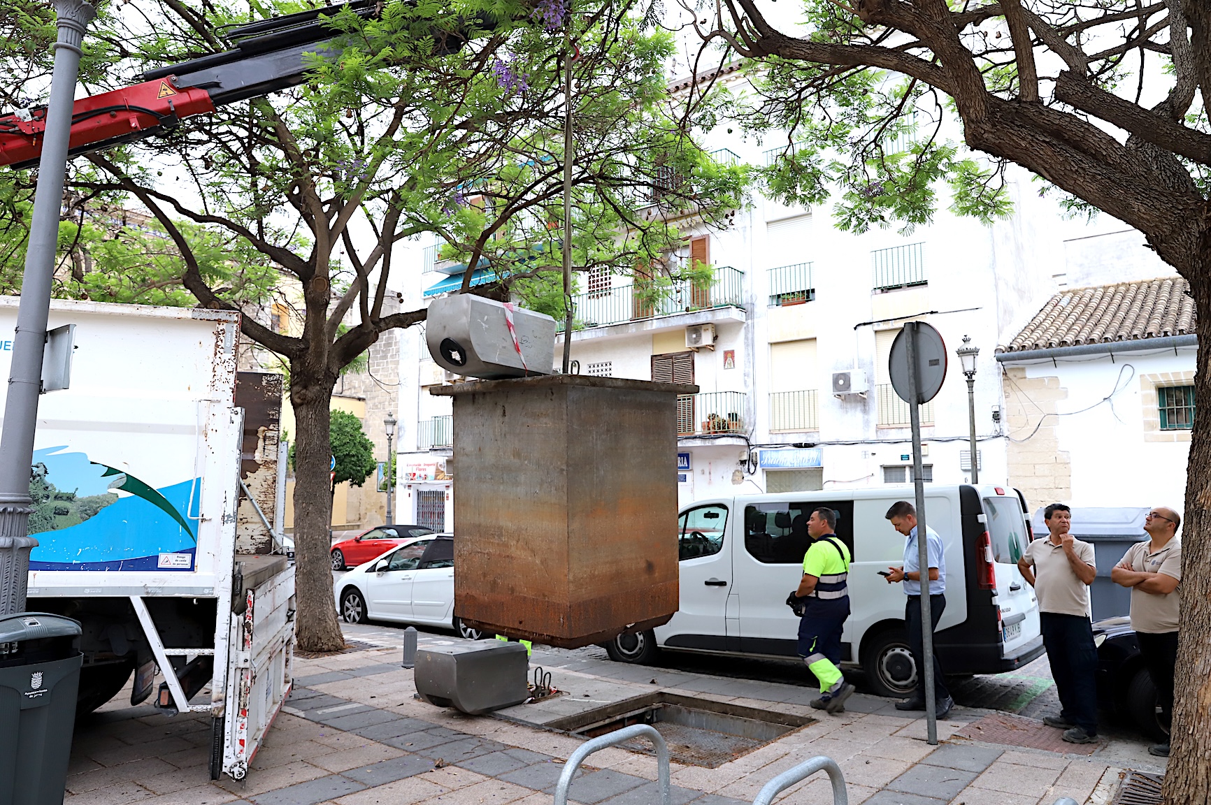 Jerez TV 2025 Retirada_de_Contenedores_Plaza_Merced_1