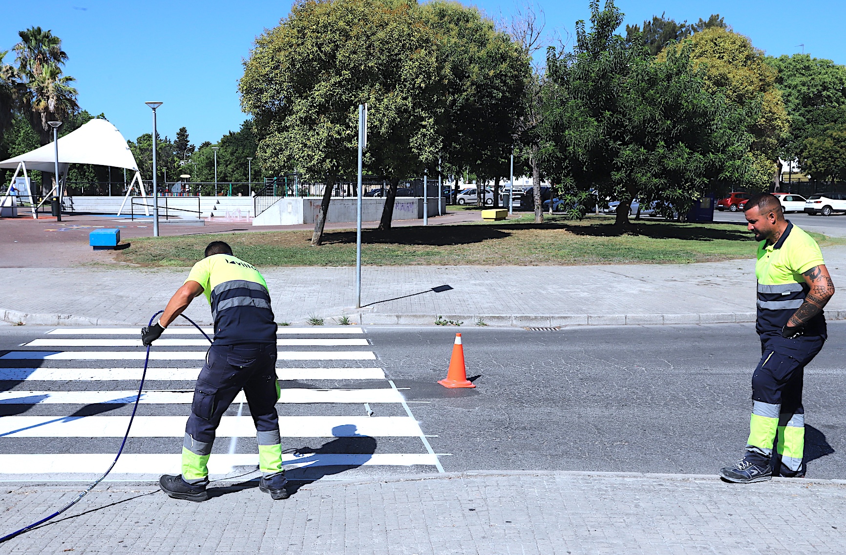 Jerez TV Repintado_pasos_de_peatones_en_La_Granja_3