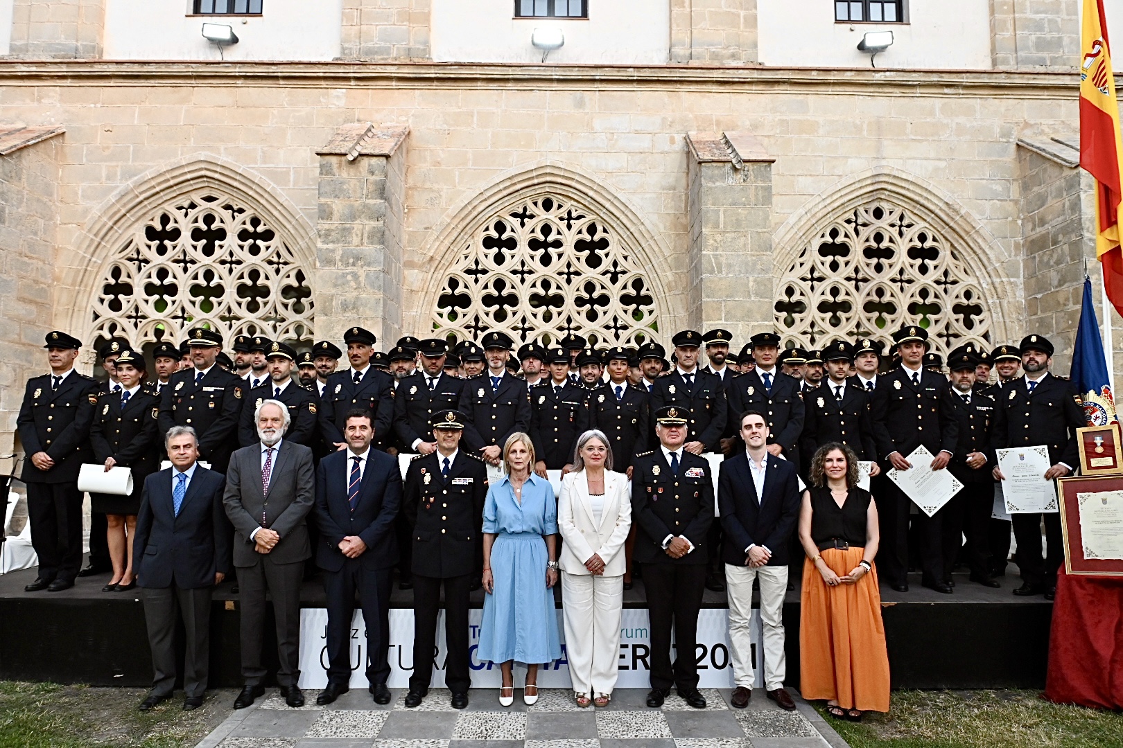 JEREZ TV Alcaldesa-diplomas_Medalla_de_Oro-Policia_Nacional_12