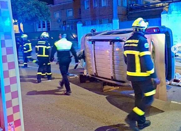 Jerez TV Bomberos coche volcado Avda Europa 2026 portada