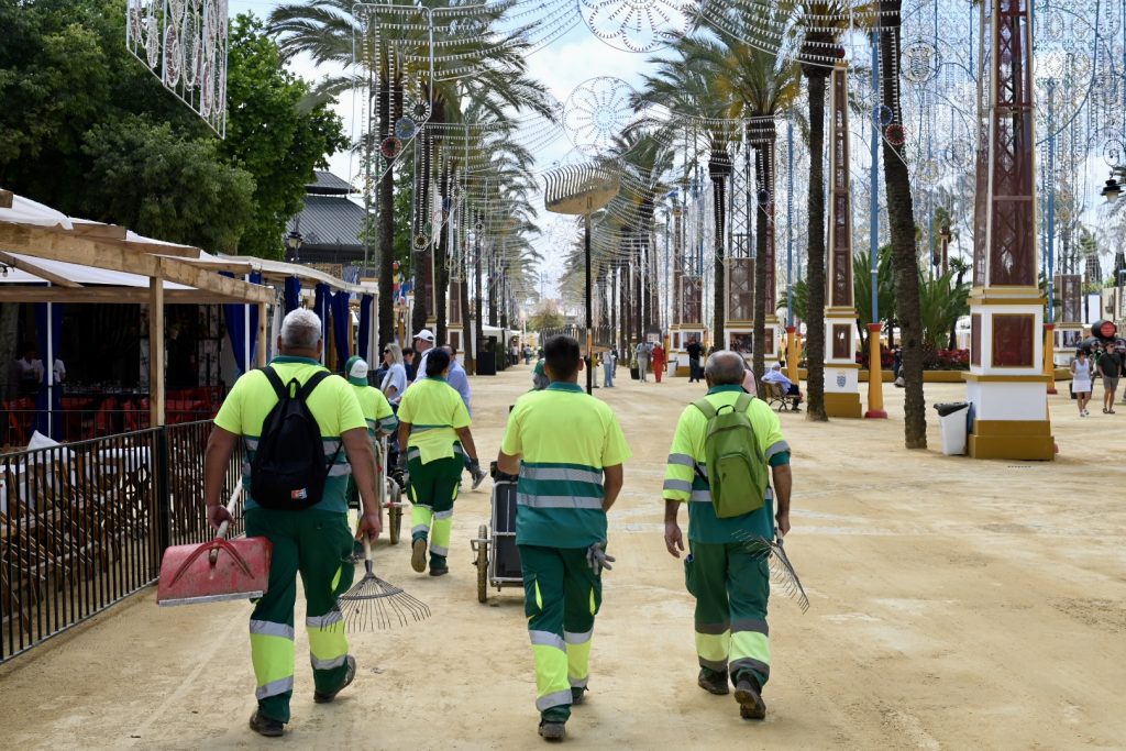 Jerez TV Personal de limpieza duirante la Feria 2026