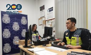 Cádiz.-Sucesos.- Dos detenidos en Jerez por simular ser empleados de bancos para acceder a las tarjetas de sus víctimas